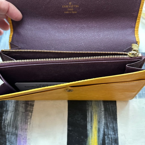 LOUIS VUITTON Twist PM Epi Leather Crossbody Handbag Louis Vuitton Vibrant Epi Yellow Clutch